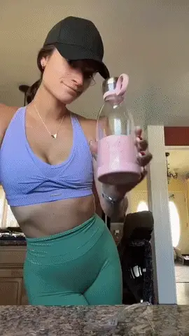Cliente GoSip préparant son smoothie
